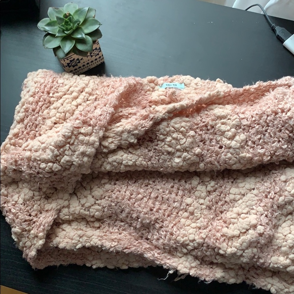 Pink round neck scarf